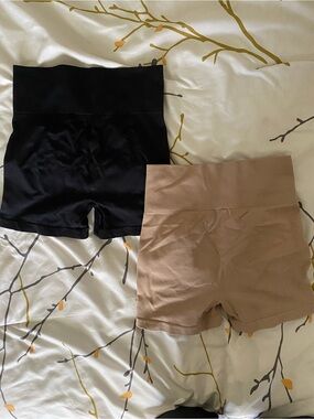 Seamless High-Waist Women’s Shorts — Black and Beige